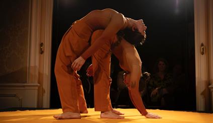 La Embajada de España en los Países Bajos celebra Sinterklaas con una obra de danza contemporánea