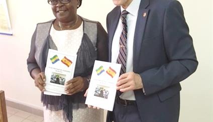 La Embajada patrocina la edición de la “Guía Pedagógica del Español”