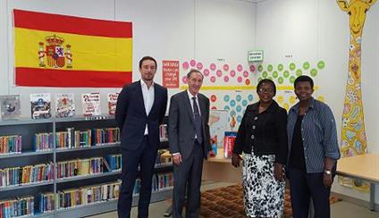 Donación de material didáctico al colegio "Ruban Vert" de Libreville