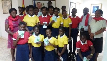 El Colegio Mère Jean Gabriel visita la Embajada