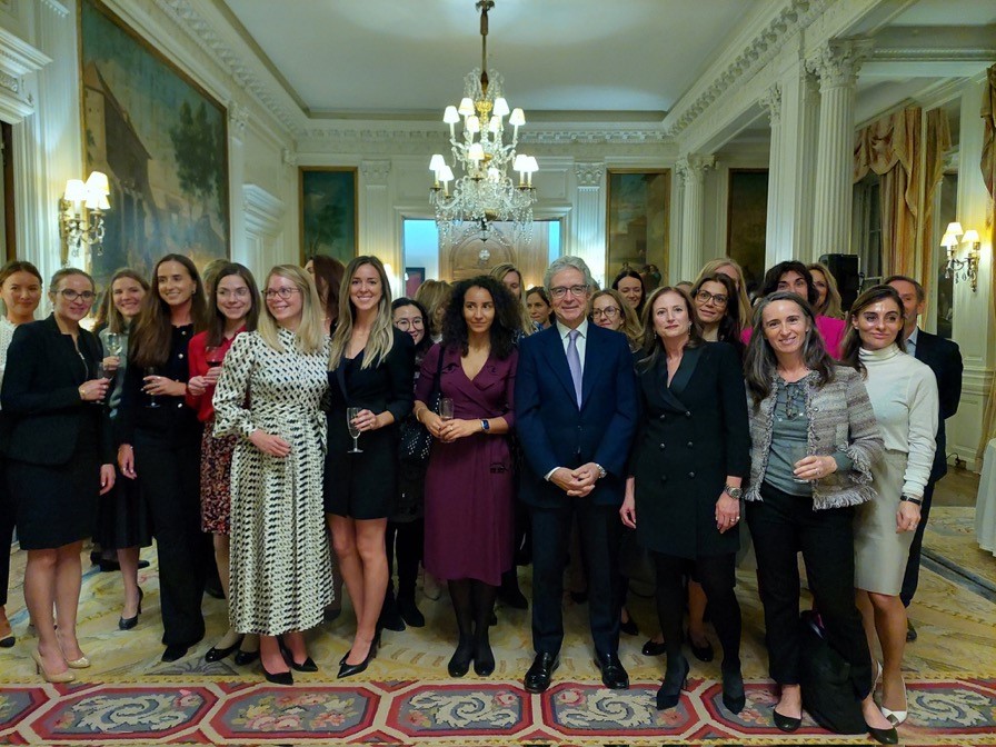LADIES IN FINANCE