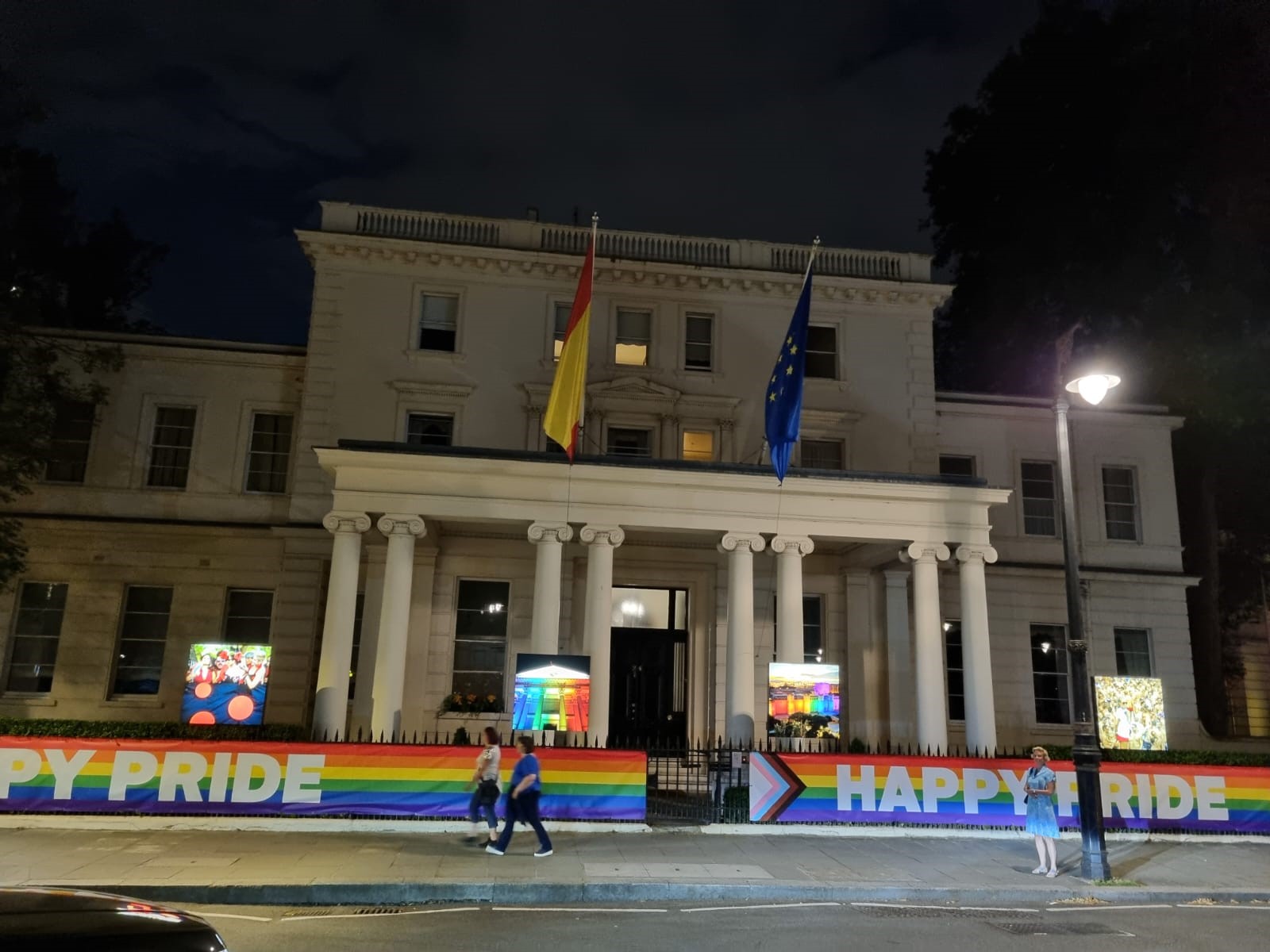 pride embajada 3