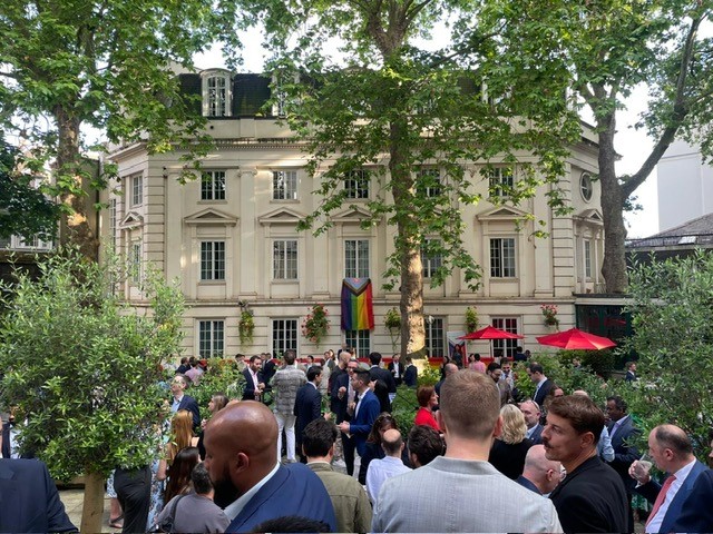 pride embajada 2