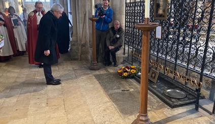 The Ambassador visits Peterborough Cathedral to honour the memory of Catherine of Aragon