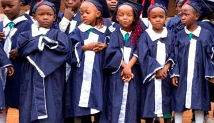 La ONG española KUBUKA recibe la visita de personal de la Embajada en Kibera