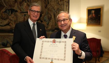 Michael Shifter, President of the Inter-American Dialogue, Decorated with the Officer’s Cross of the Order of Isabel la Católica