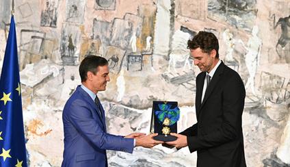 Pau Gasol is awarded the Grand Cross of the Royal Order of Sporting Merit in recognition of his "spectacular" career