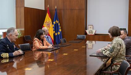 Spanish Minister of Defense meets the Ukrainian Army colonel who is coordinating the training of Ukrainian soldiers in Spain