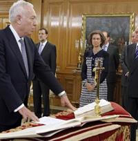 22/12/2011. El ministro José Manuel García-Margallo jura su cargo en el Palacio de la Zarzuela. Foto EFE