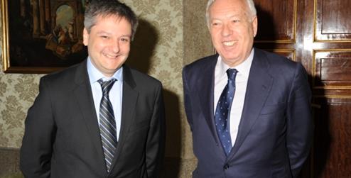 16/04/2012. El ministro de Asuntos Exteriores y de Cooperación con el Alto comisionado de Naciones Unidas para los Refugiados (ACNUR) en el Palacio de Viana. Foto Maec