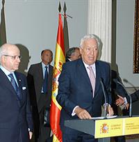 El ministro García-Margallo junto a su homólogo argelino, Mourad Medelci. Foto Maec