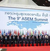 Foto de familia de los asistentes a la IX Cumbre ASEM en Laos. Foto EFE