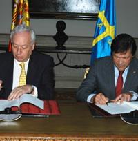 El ministro García-Margallo con el presidente del Principado de Asturias, Javier Fernández. Foto Maec