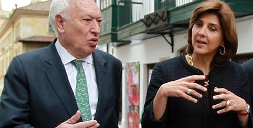 El ministro de Asuntos Exteriores y de Cooperación de España, José Manuel García-Margallo (i) y la ministra colombiana de Exteri