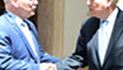 El ministro recibe a su homólogo del Paraguay